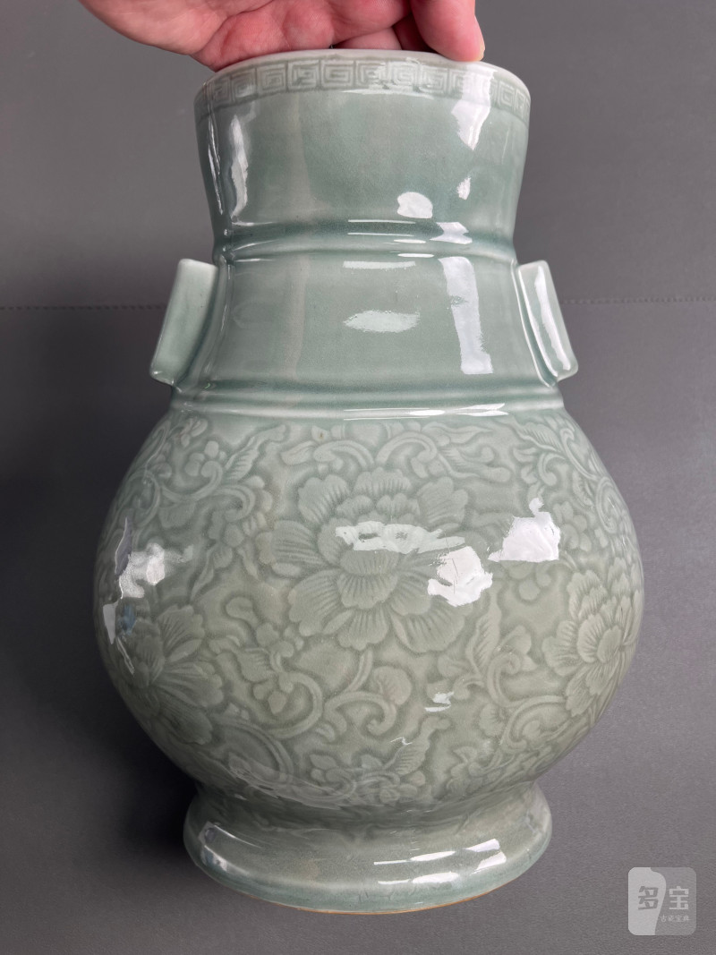 清康熙  豆青釉刻划缠枝牡丹纹贯耳壶 - 图13
